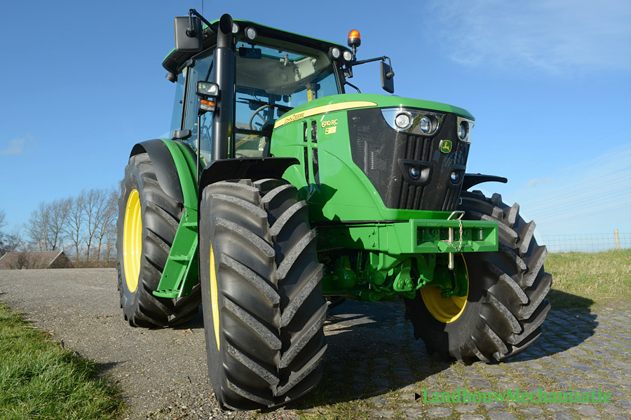 John_Deere_6110RC-1